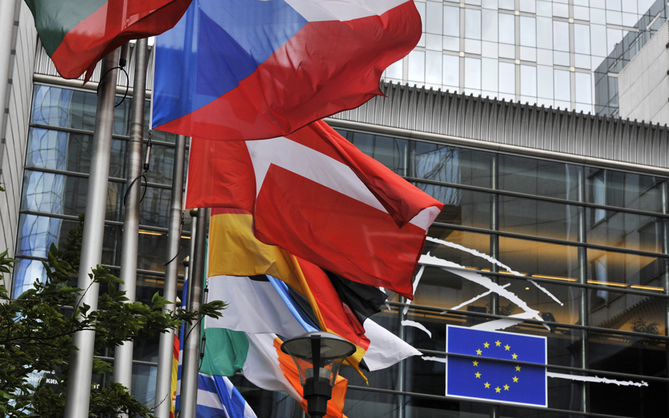 οι-βιομηχανίες-της-ευρωζώνης-μείωσαν-2013612