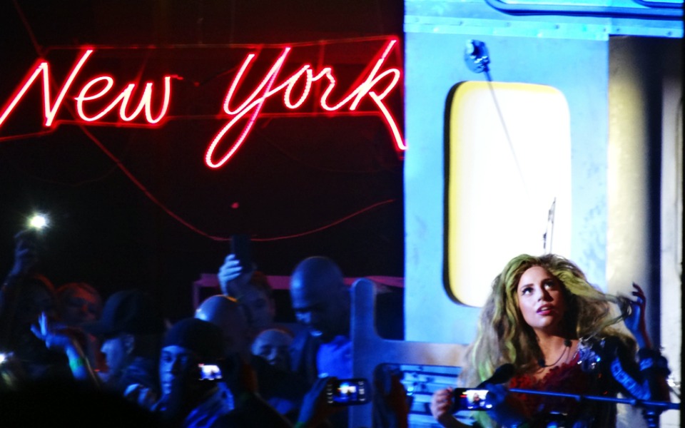 lady-gaga-η-γυναίκα-φαινόμενο-στην-αθήνα-ποια-2014835
