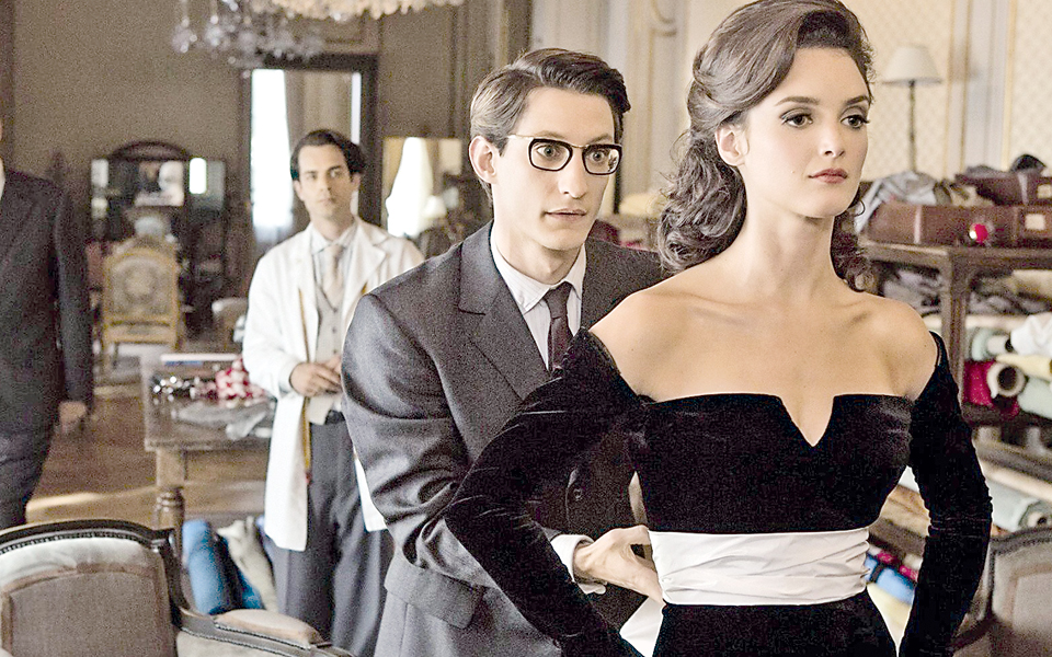 οι-μόδες-περνούν-το-στυλ-όμως-είναι-αι-2010499