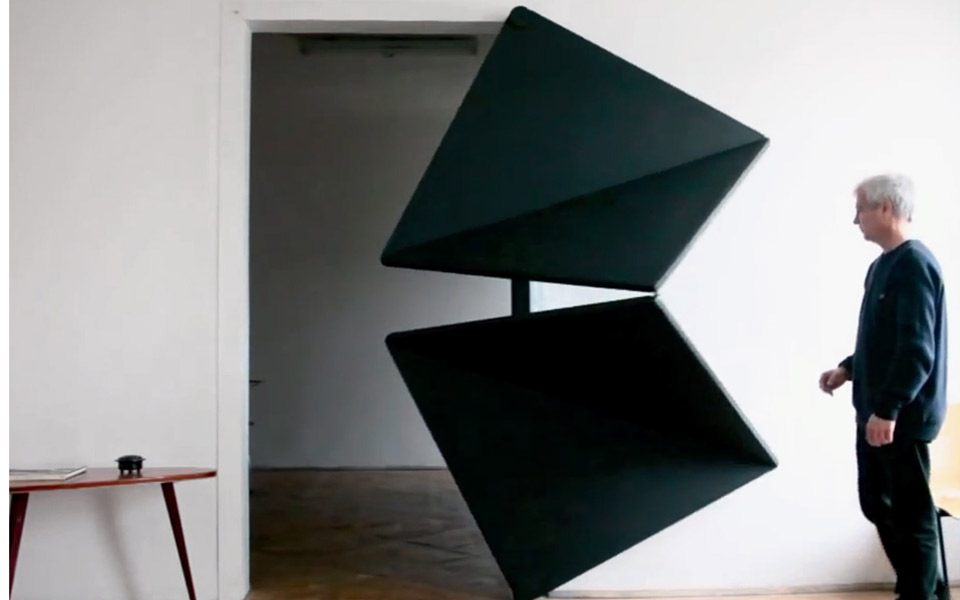 η-πόρτα-που-ανοίγει-στα-δύο-2013353