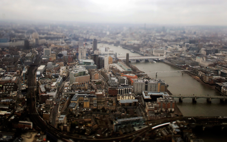 οι-κινέζοι-δυναμική-ομάδα-στις-επενδύ-2012133