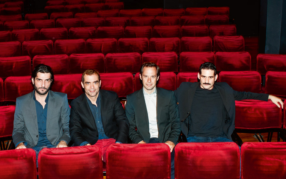 οι-πουπουλένιοι-της-οδού-βουκουρε-2012910