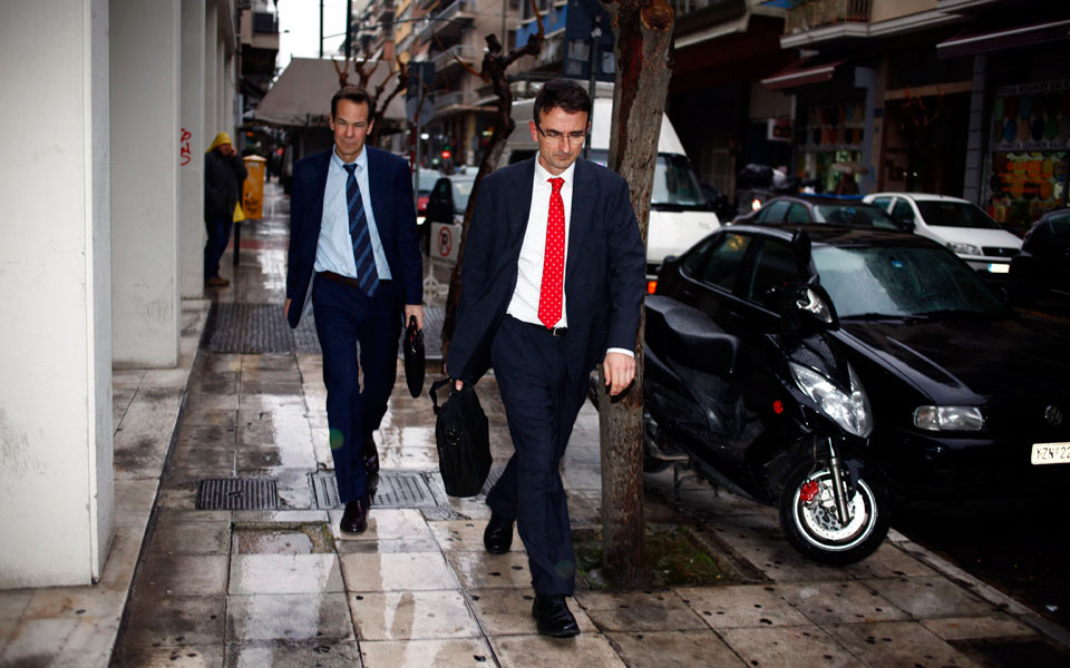 στο-τραπέζι-απολύσεις-εισφορές-τριετ-2011018