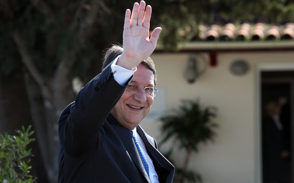 την-αντιπολίτευση-ενημερώνει-ο-αναστ-2015556