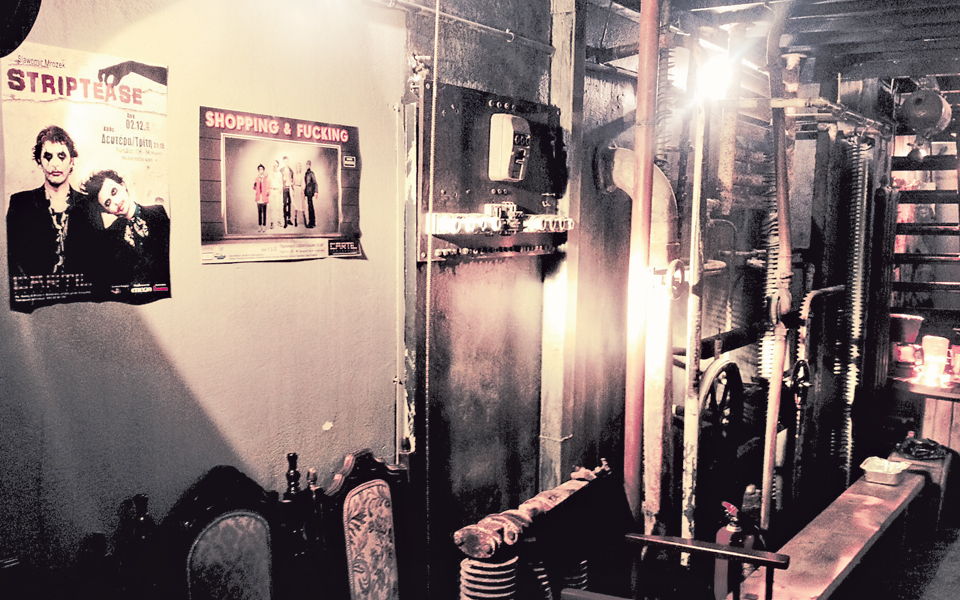 ενα-θέατρο-από-σκουπίδια-στον-βοτανι-2015682