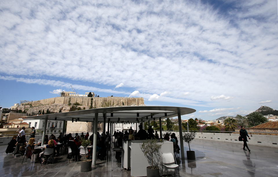 περισσότεροι-ξένοι-τουρίστες-στην-αθ-2018170