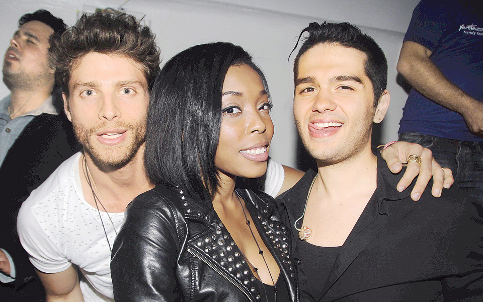 ο-βαρουφάκης-ο-λάκης-και-η-σαμπιχά-2019077