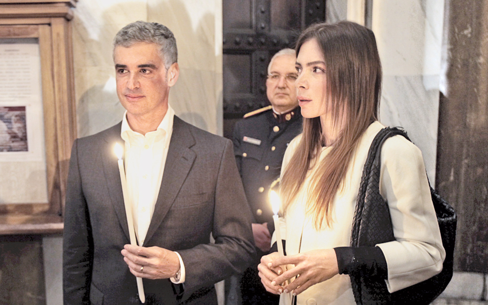 σκουρλέτης-στον-σκαϊ-με-τα-κρεμμυδάκι-2019243