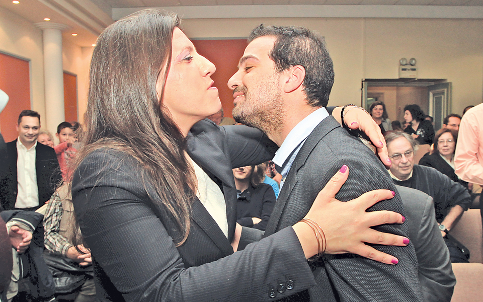 ενα-φάσμα-πλανάται-επάνω-από-την-κουμο-2019530