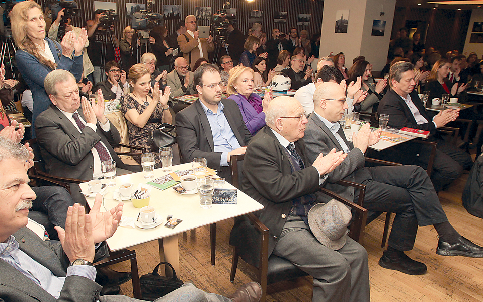 ο-γιώργος-έκανε-peek-a-boo-2020207