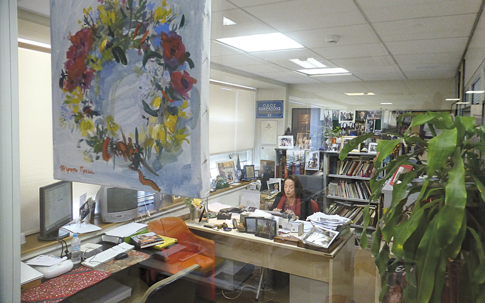 αφορμή-οι-μαργαρίτες-στο-μπετόν-2020483