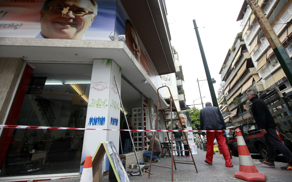 φθορές-σε-εκλογικά-κέντρα-στο-βύρωνα-2018136