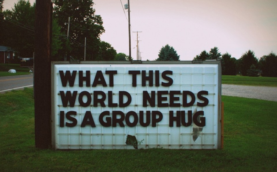 αγκαλιαστείτε-κάνει-καλό-τι-λένε-οι-ει-2014836