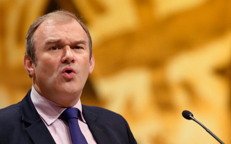 ντέιβι-η-διεθνής-κοινότητα-πρέπει-να-α-2018860