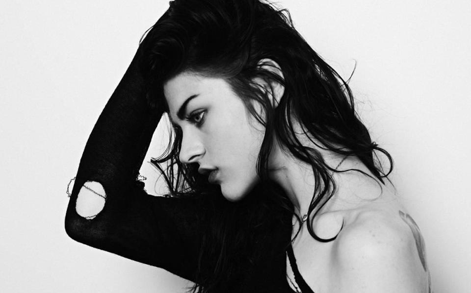 frances-bean-cobain-έχει-το-αντρικό-πρότυπο-του-μπαμπά-2017874