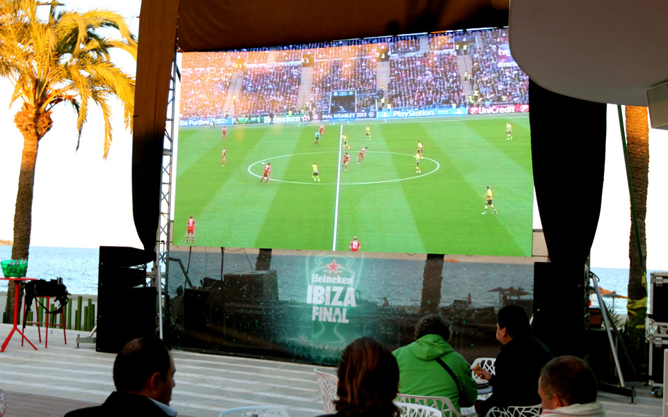 στην-ibiza-για-τον-τελικό-του-uefa-champions-league-2019062