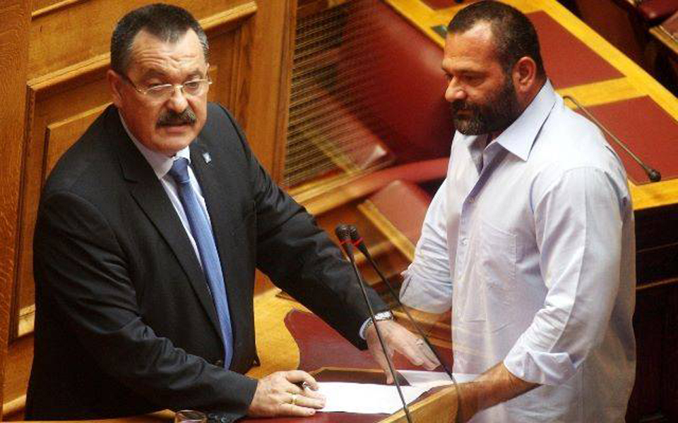 παρατείνεται-η-κράτηση-των-βουλευτών-2015725