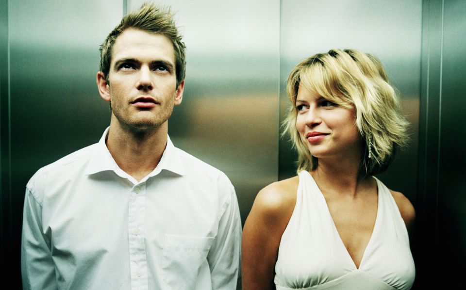 οι-10-τρόποι-που-φλερτάρουν-οι-ντροπαλοί-2019440