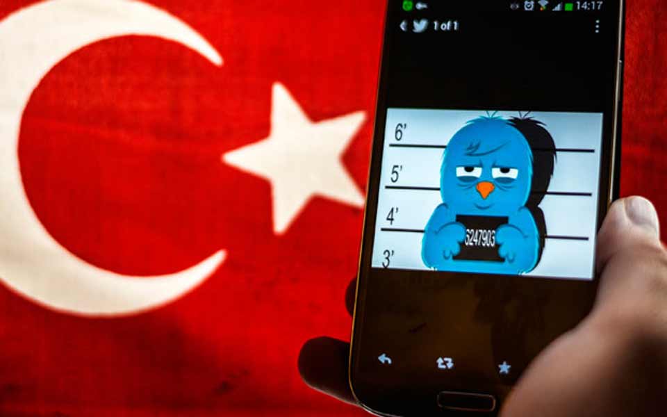 υπέρ-του-twitter-το-τουρκικό-συνταγματικό-δι-2015277