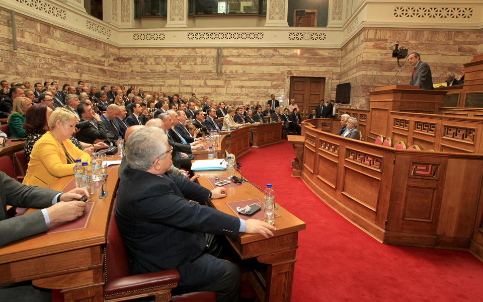 τα-σχέδια-σαμαρά-για-σύνταγμα-νέα-ελλ-2022663