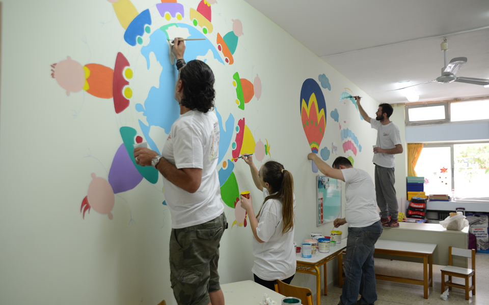 ζωγράφοι-σε-δράση-ομορφαίνουν-σχολ-2023755