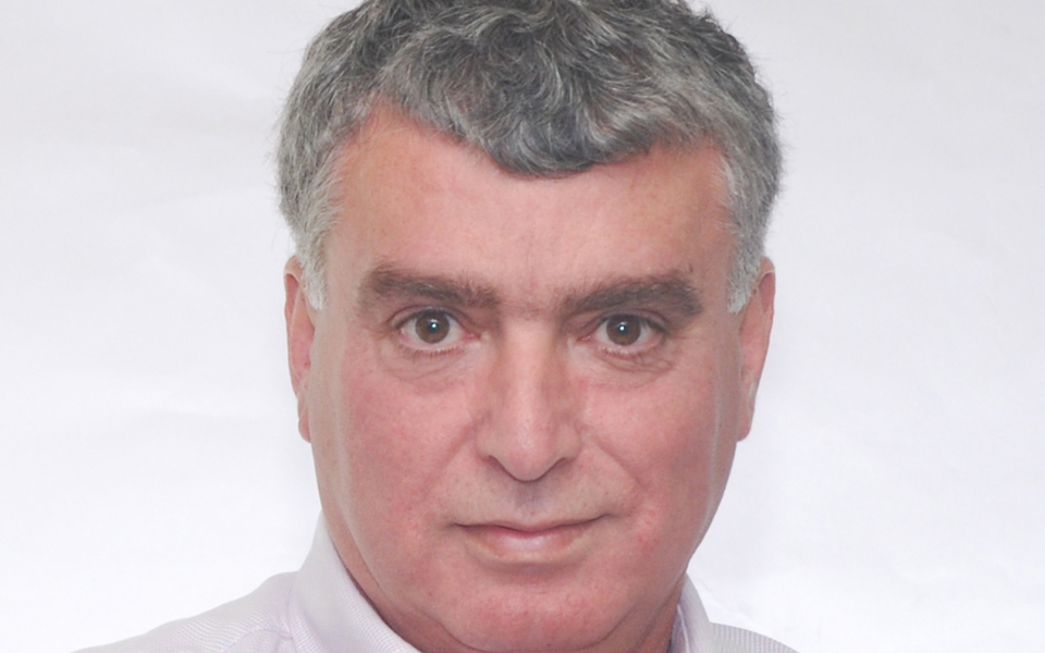 ο-σύρος-γιατρός-που-έγινε-δήμαρχος-ανδ-2025854