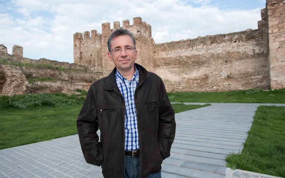 ισ-ζουργός-αναζητούσα-για-ήρωα-έναν-2022104