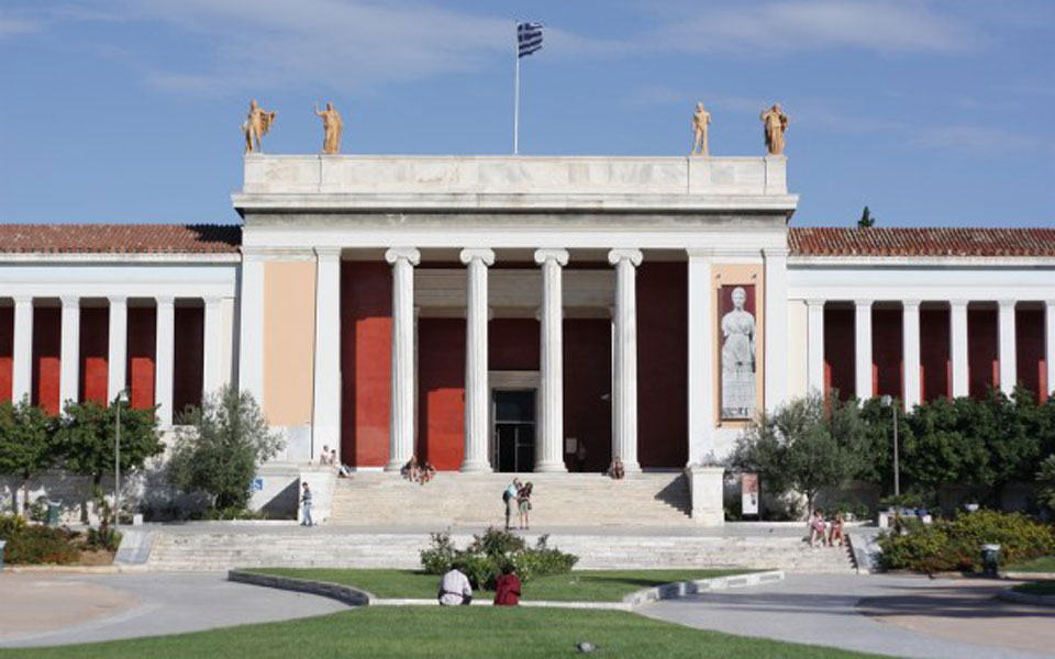 χαϊδεύοντας-τη-μαρμάρινη-λήκυθο-στο-ε-2022668