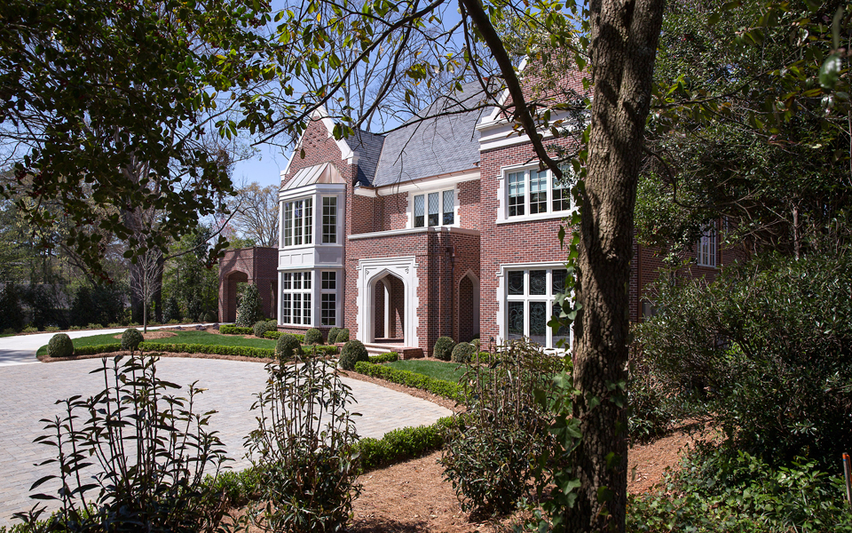 ολοένα-και-ακριβότερα-τα-ακριβά-2022569