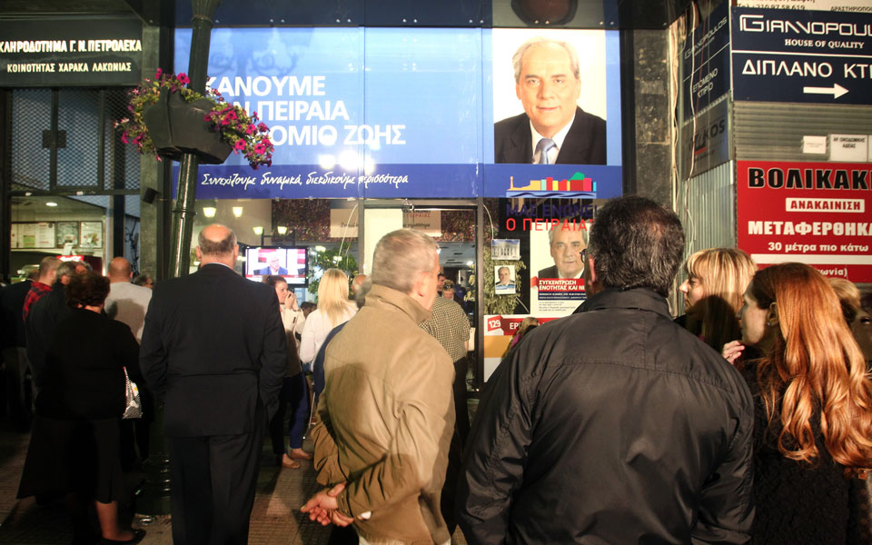 ενταση-σε-εκλογικό-κέντρο-του-πειραιά-2024439