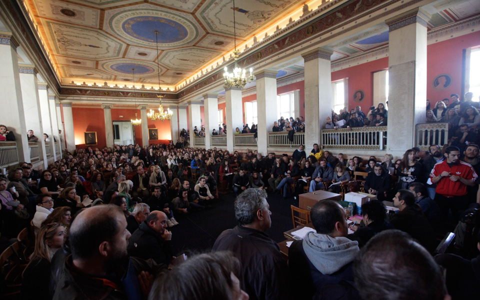 με-μικρή-συμμετοχή-η-απεργία-των-διοικ-2023259