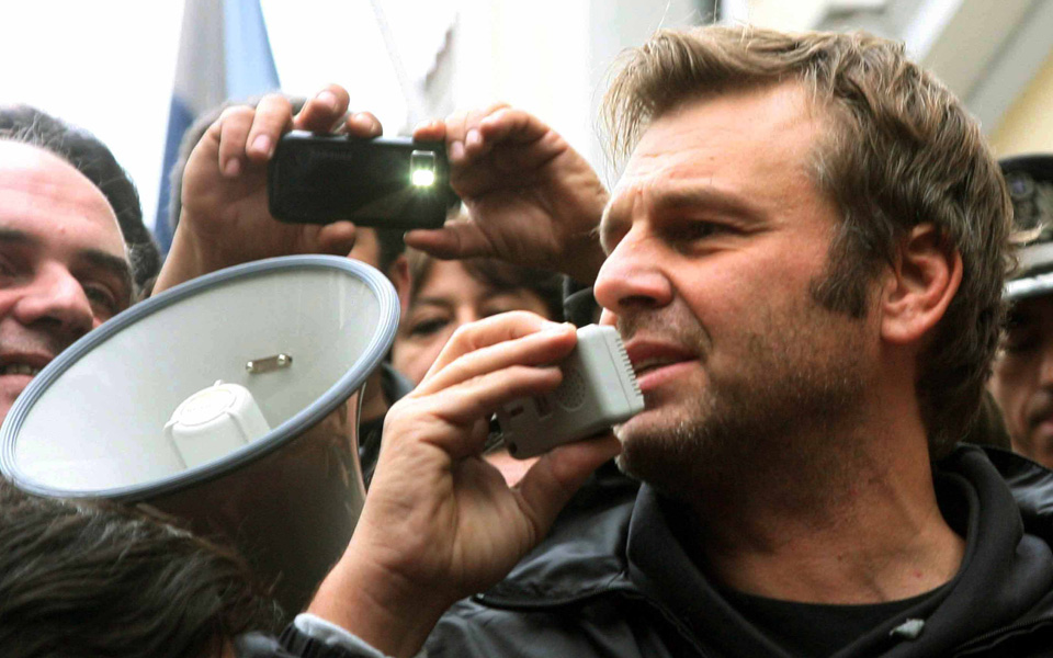 οταν-οι-σελέμπριτις-φτάνουν-στο-δημ-2024502