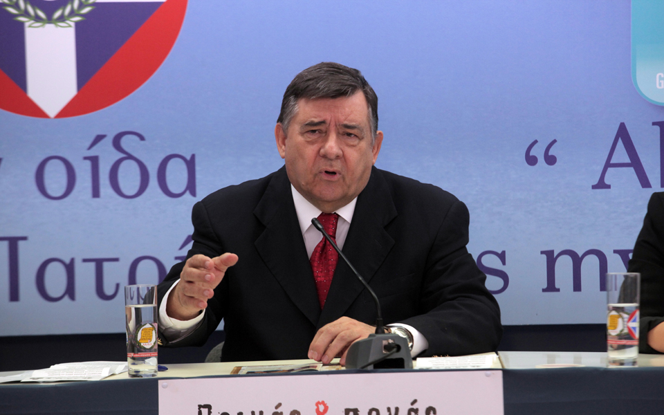 επιστροφή-λαοσ-βλέπει-ο-κ-γ-καρατζαφέρ-2025632