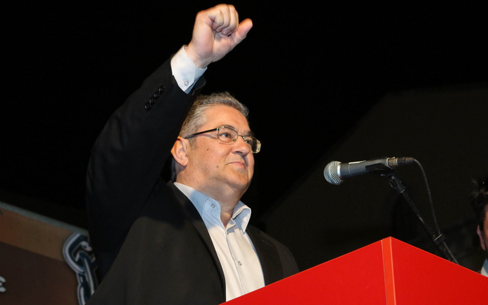 κκε-τα-δύο-μεγάλα-κόμματα-συμπλέουν-2023008