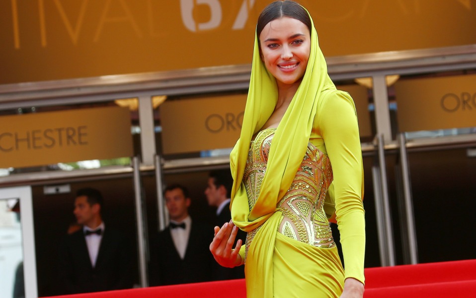 εντυπωσιακή-η-irina-shayk-στο-κόκκινο-χαλί-των-κ-2024832