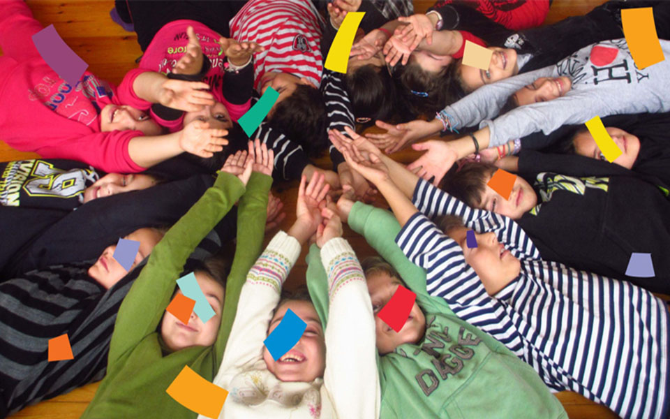 θεατρικό-παιχνίδι-όλοι-ίδιοι-όλοι-δια-2021637