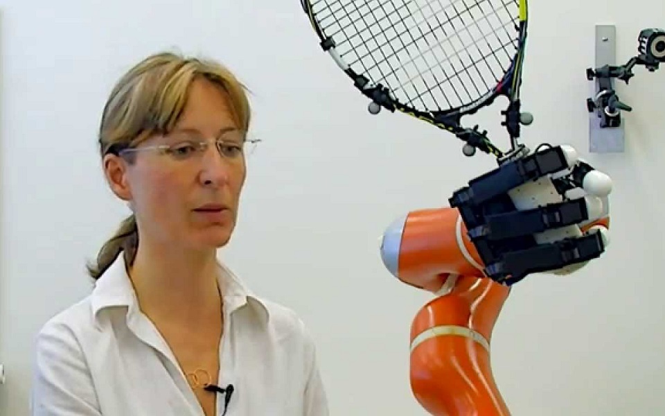 ρομποτικό-χέρι-που-πιάνει-πουλιά-στ-2022897