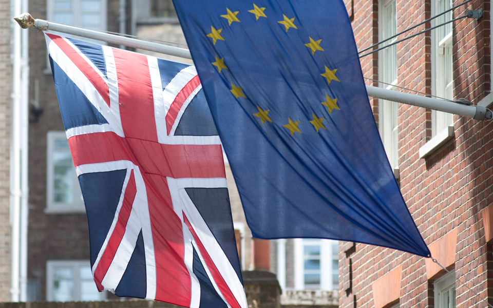 κάμερον-αιτία-για-την-νίκη-του-φάρατζ-η-2025714