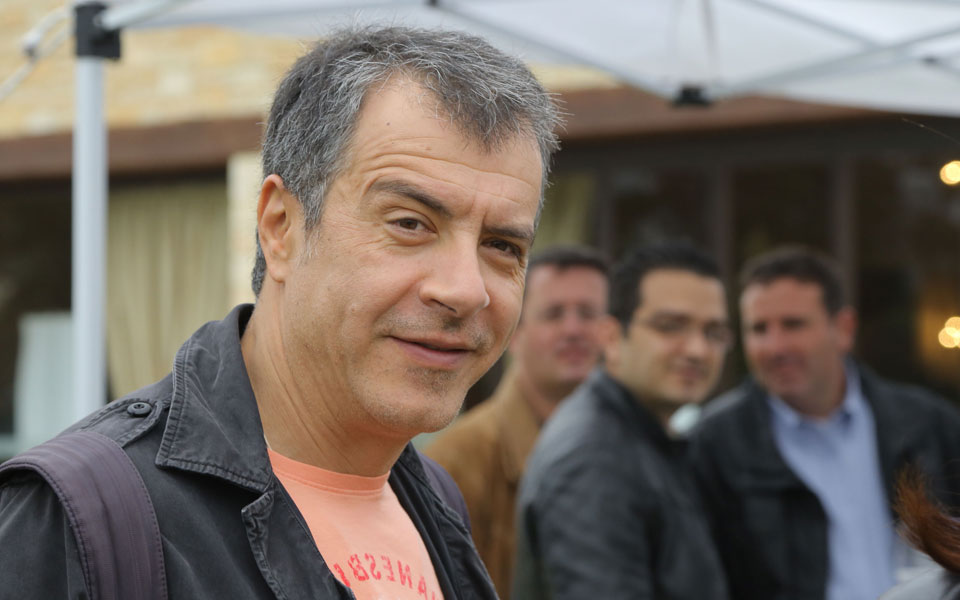 στ-θεοδωράκης-να-ψηφίσουμε-όλοι-πέρα-2024075