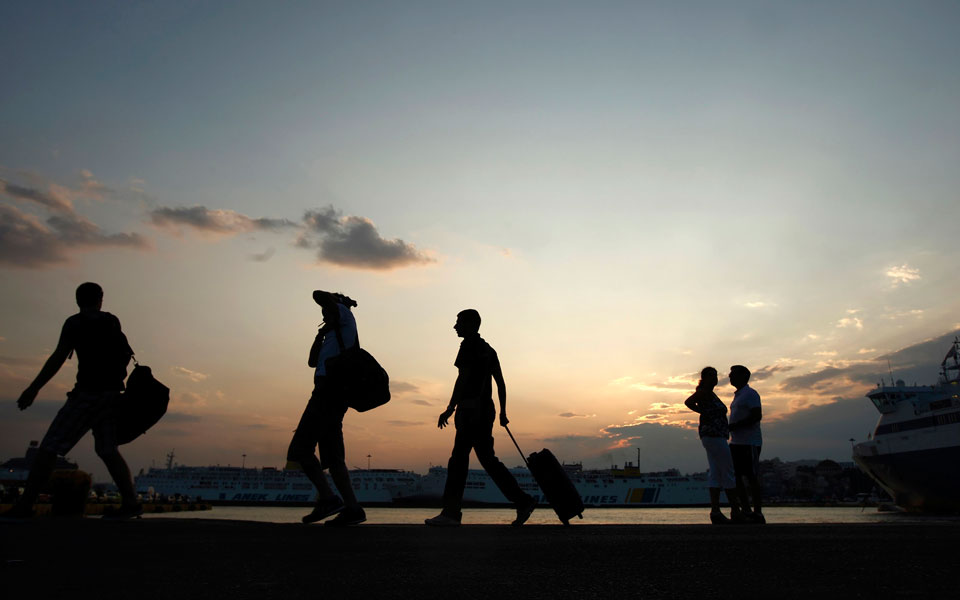 μεγάλη-αύξηση-τον-απρίλιο-στις-αφίξει-2022004