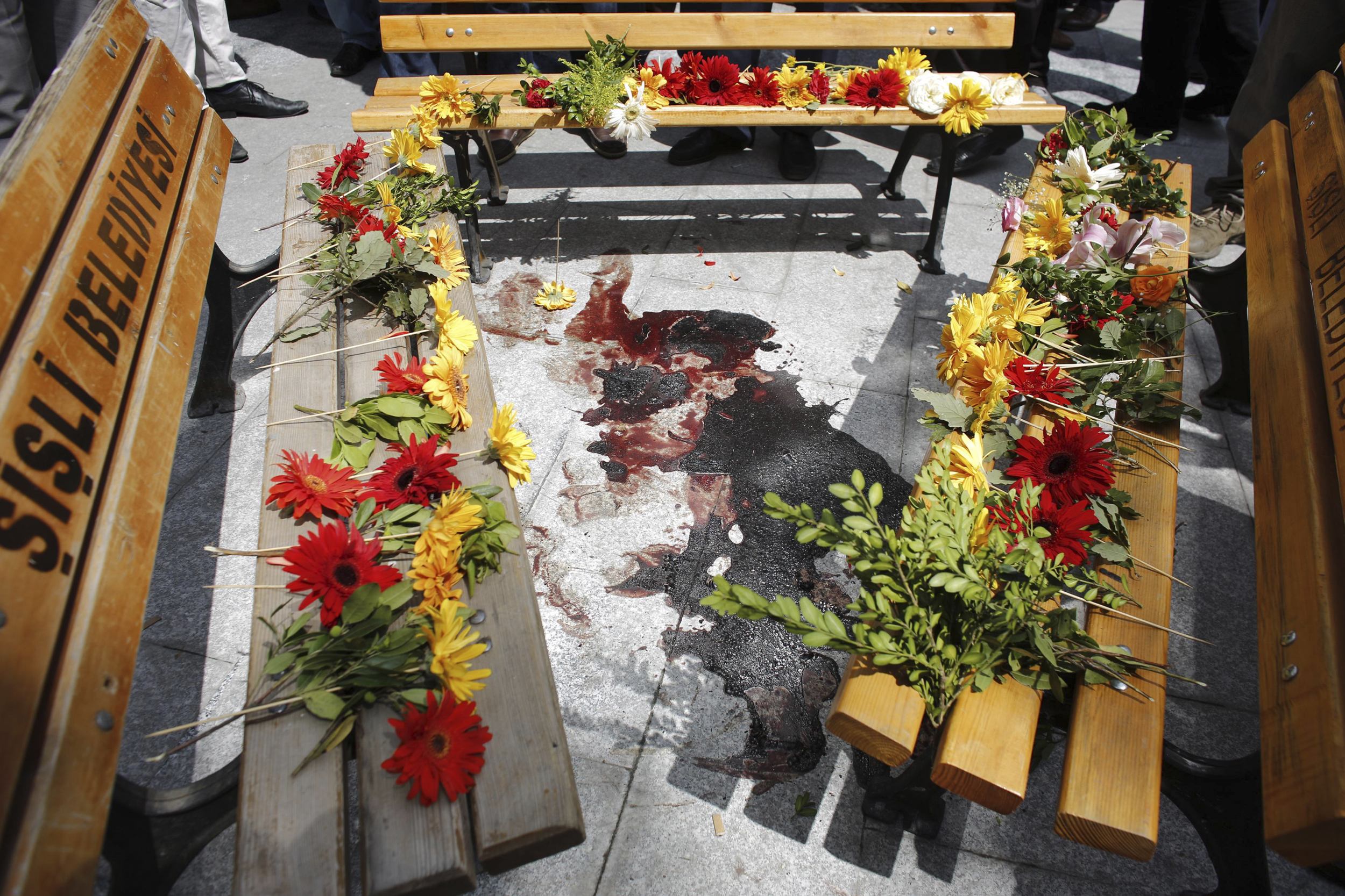 τουρκία-πάνω-από-10-000-άνθρωποι-στην-κηδεί-2025355