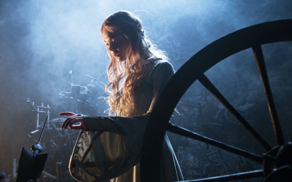 η-elle-fanning-είναι-η-ωραία-κοιμωμένη-2025772