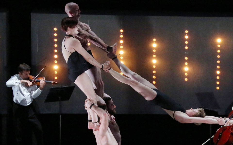 μελλοντολογικό-opus-με-ακροβατικά-άλλου-2027935