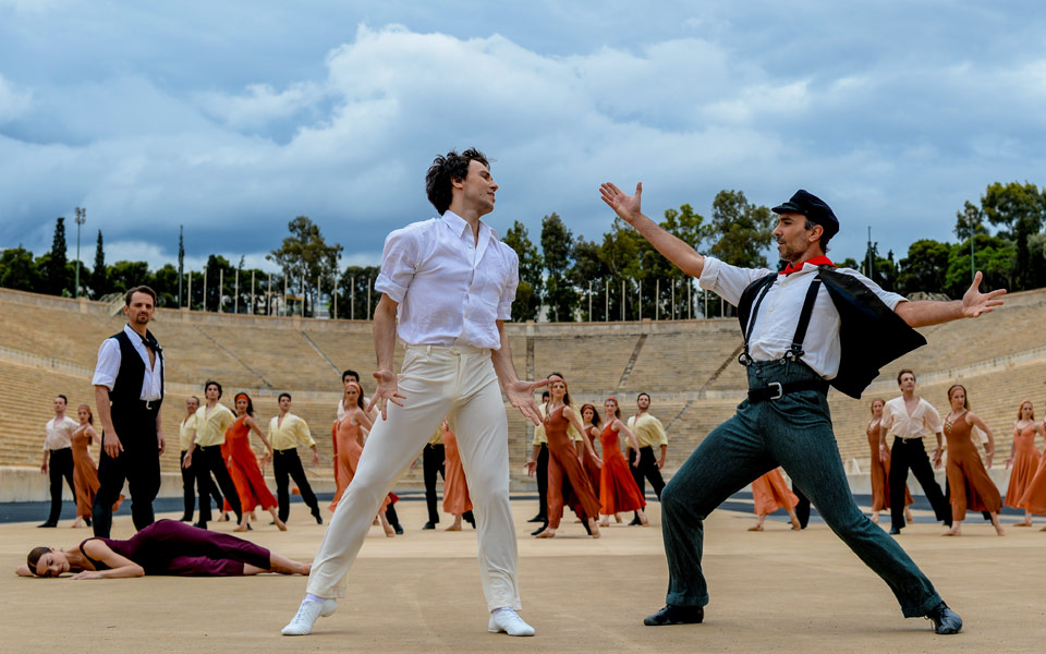 η-ελλάδα-με-ανέθρεψε-2031553