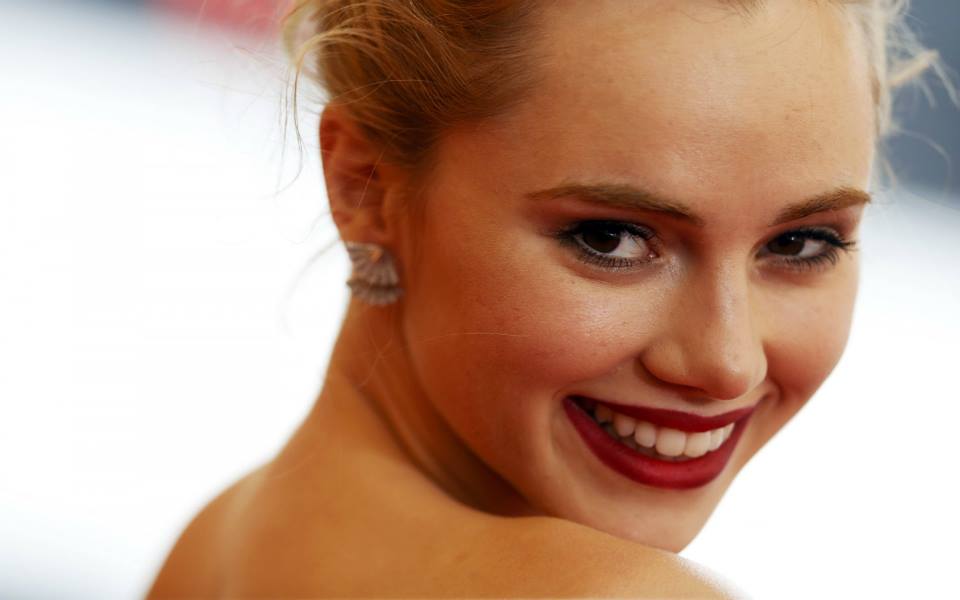 η-suki-waterhouse-είναι-το-νέο-πρόσωπο-και-η-νέα-σχεδ-2028184