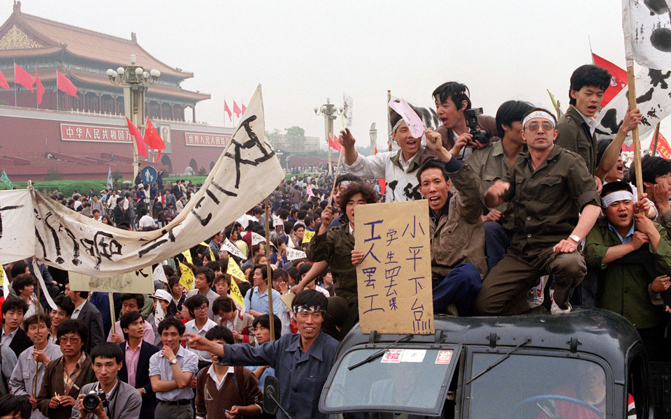 τότε-και-τώρα-στην-πλατεία-τιεν-αν-μεν-2027400