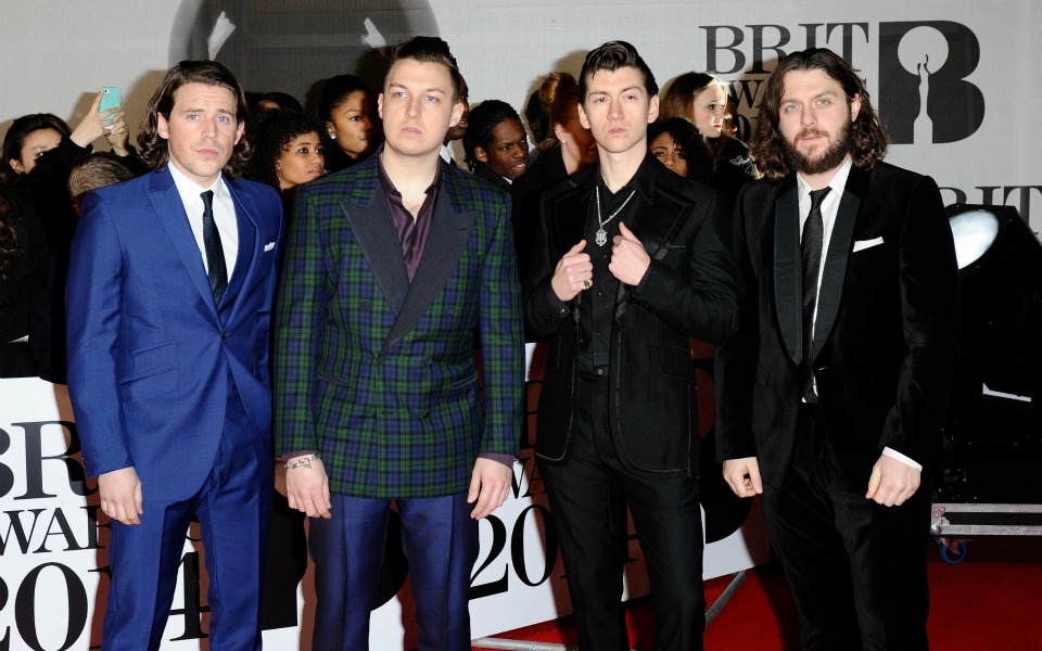 δες-το-νέο-video-clip-των-arctic-monkeys-για-το-snap-out-of-it-2030273