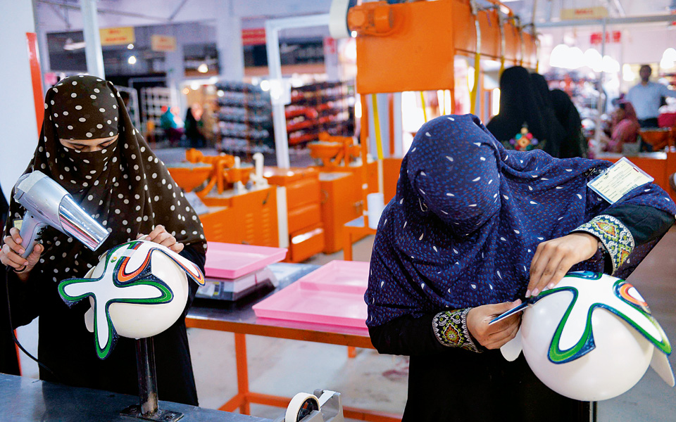 ράβοντας-τη-στρογγυλή-θεά-2029457