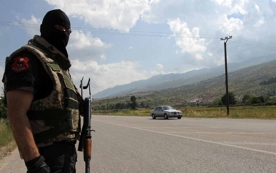 προσεχώς-λαζαράτι-μέσα-στον-χασισοβο-2031790