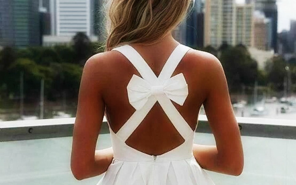 το-μικρό-λευκό-φόρεμα-σε-βγάζει-ασπροπ-2031020